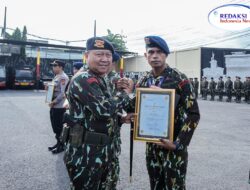Mantan Penjual Roti Bakar, Terima Penghargaan Dari Dansat Brimob Polda Jatim