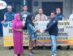 Ramadhan Berbagi, KJJT Sampang Salurkan Ratusan Sembako Gratis untuk Warga