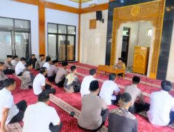 Tarawih Berjamaah di Masjid Miftahul Huda, Kapolres Ngawi Beri Tausiyah