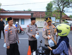 Ramadhan Peduli, Kembali Polres Ngawi Berbagi Takjil