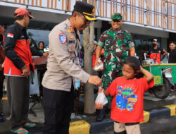 Kapolres Bersama X- Jaga Foundation dan PAP Community Ngawi Berbagi Takjil