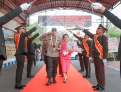 Kapolres Ngawi Yang Baru Disambut Tari Orek-orek dan Pedang Pora