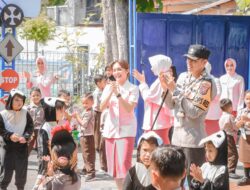 Dukung Dunia Pendidikan, Kapolres dan Ketua YKB Cab. Ngawi Kunjungi TK Kemala Bhayangkari 54