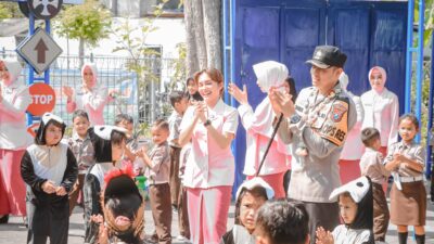 Dukung Dunia Pendidikan, Kapolres dan Ketua YKB Cab. Ngawi Kunjungi TK Kemala Bhayangkari 54