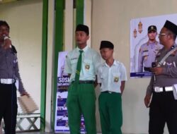 Satlantas Polres Ngawi Gelar Coaching Clinic Road Safety di Ponpes Al-Hidayah Kendal