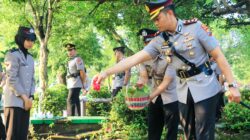 Kenang Jasa Pahlawan, Kapolres Ngawi Pimpin Ziarah di TMP Jelang Hari Bhayangkara ke-79 