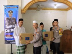 Dekatkan Diri ke Masyarakat, Kapolres Madiun Laksanakan Jumat Curhat di Masjid Kuncen