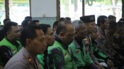 Kapolres Madiun Berdampingan dengan Komunitas Ojol, Doakan Almarhum Affan Kurniawan