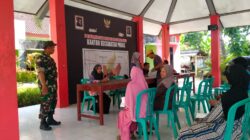 Pastikan Berjalan Tertib, Babinsa Tungkulrejo Dampingi Penyaluran BLTS Kesra di Pendopo Padas 